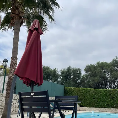 Apartment Magnifique Sur Les Hauteurs De Nice, Piscine, Parking Et Wifi